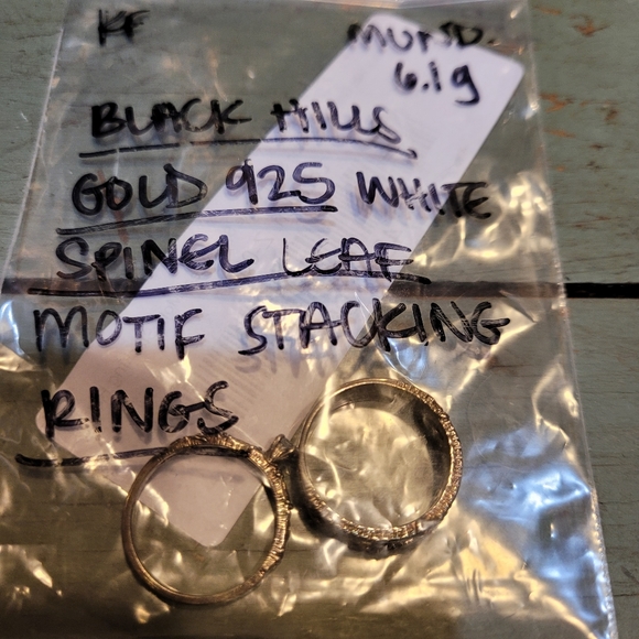 Vintage 925 Black Hills Gold of S. Dakota Spinel Leaf Motif Stacking Rings - Picture 5 of 6